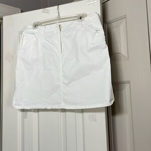 Preowned white woman cotton skirt in size 14 petite